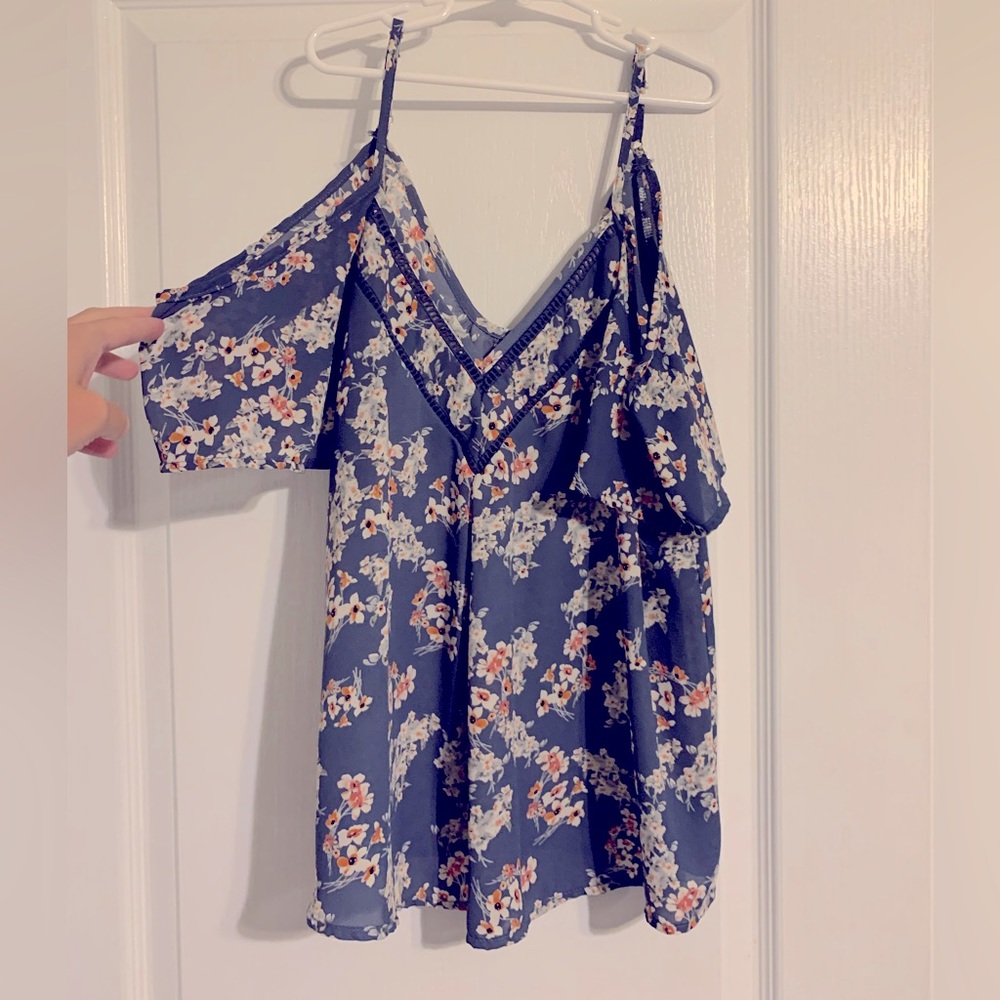 Women’s off shoulder top. Size small.   Worn once